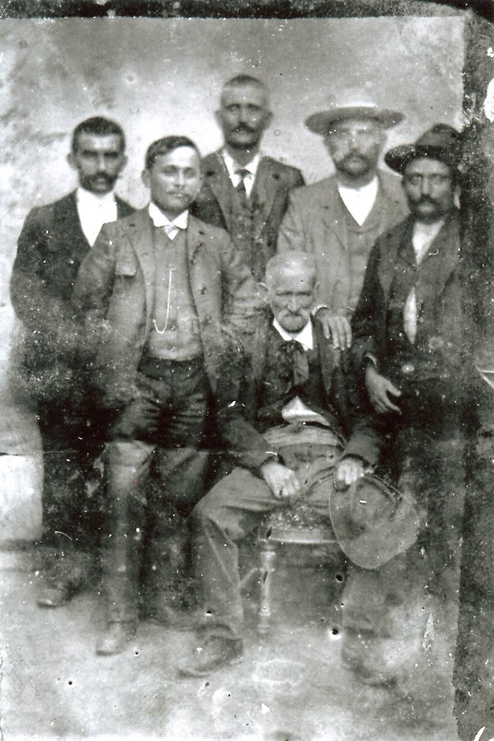 François Hippolyte AUNE (photo de groupe)