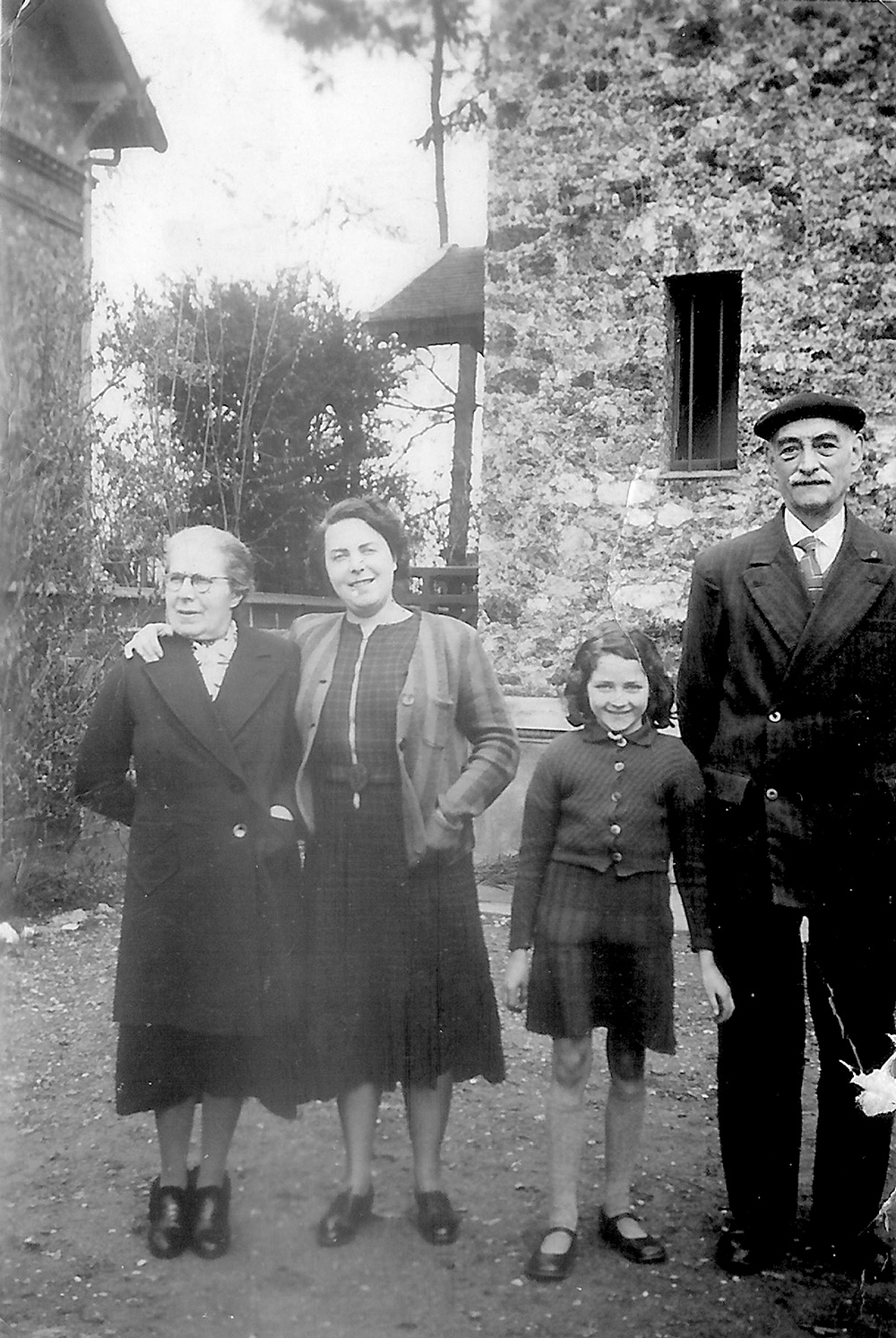 Grands parents CORBY avec leur fille Léa, et Paulette TERRASSE