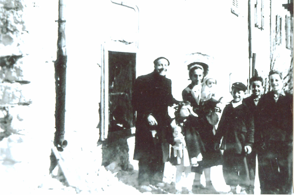 Les PEYRANI chez Marie FERMIER en 1957