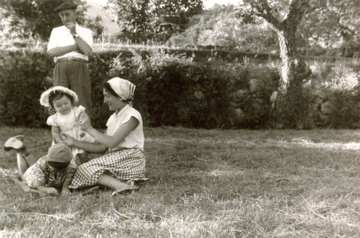Scène de famille à Montbrand en 1960