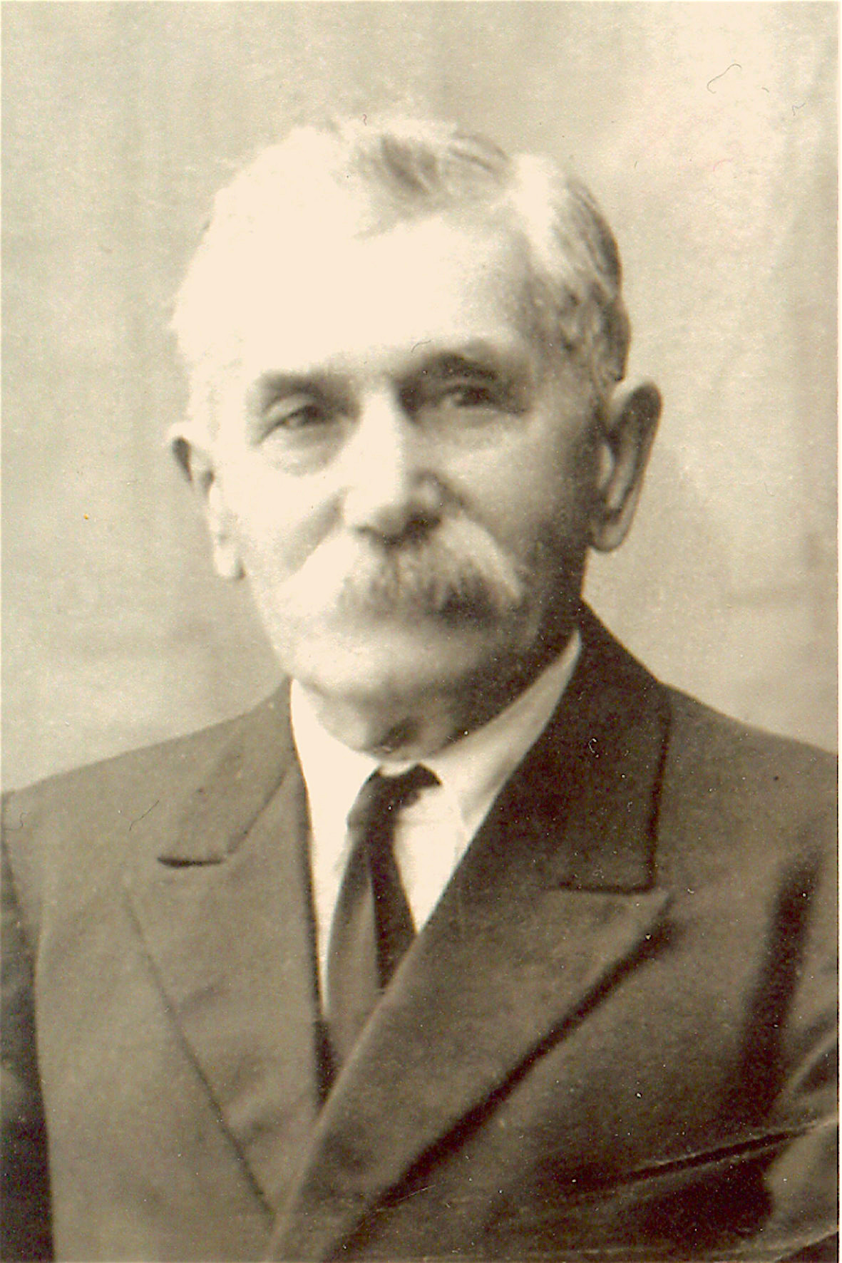 Adrien Alexis AUNE à 50 ans