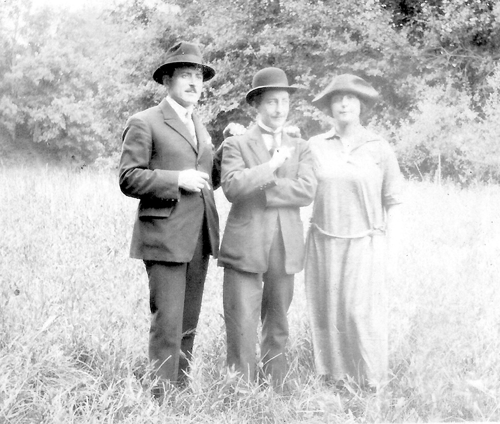 Paul LEMOINE, Lucien TERRASSE et Rolande TERRASSE  à BLIGNY en 1923