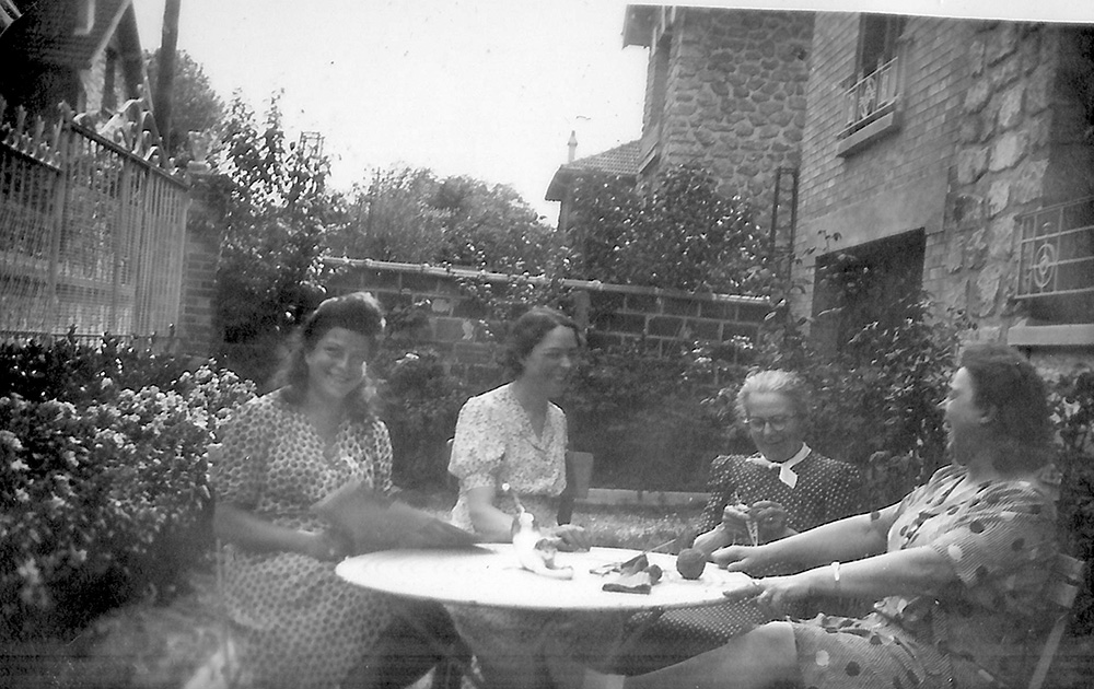 chez Léa LUDWIG en 1940 à la Varenne
