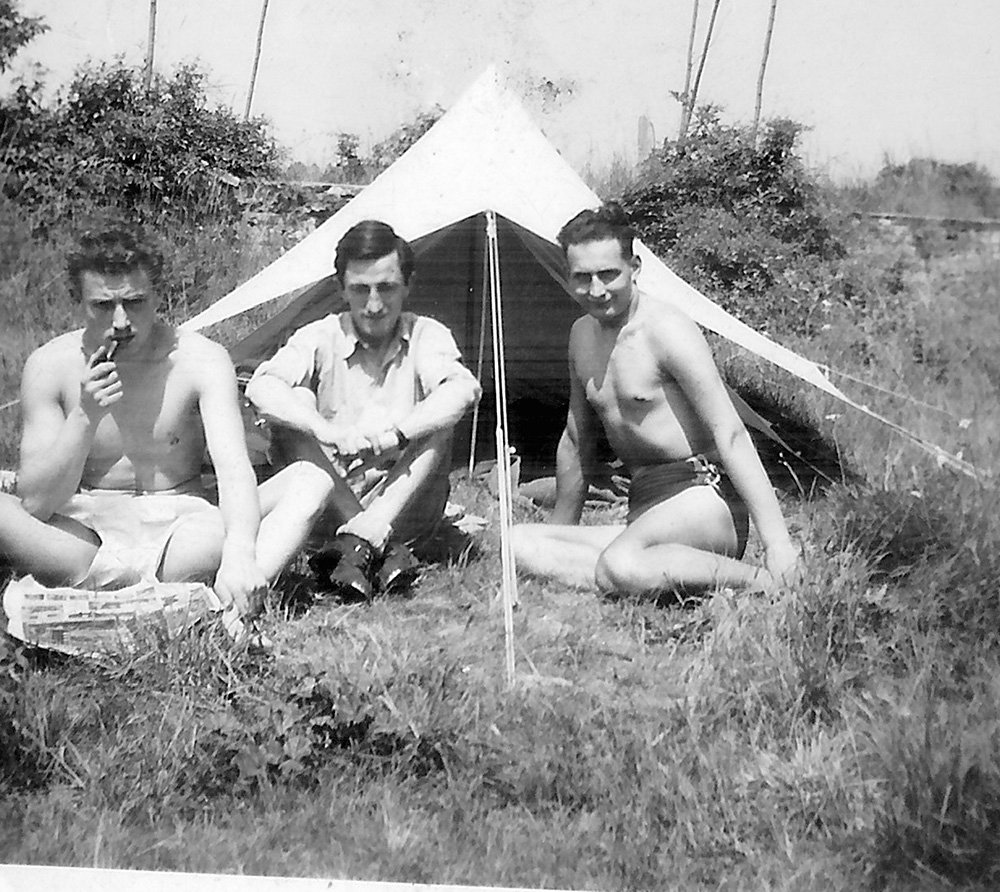 Jean-Pierre campe avec ses amis (Hervé)