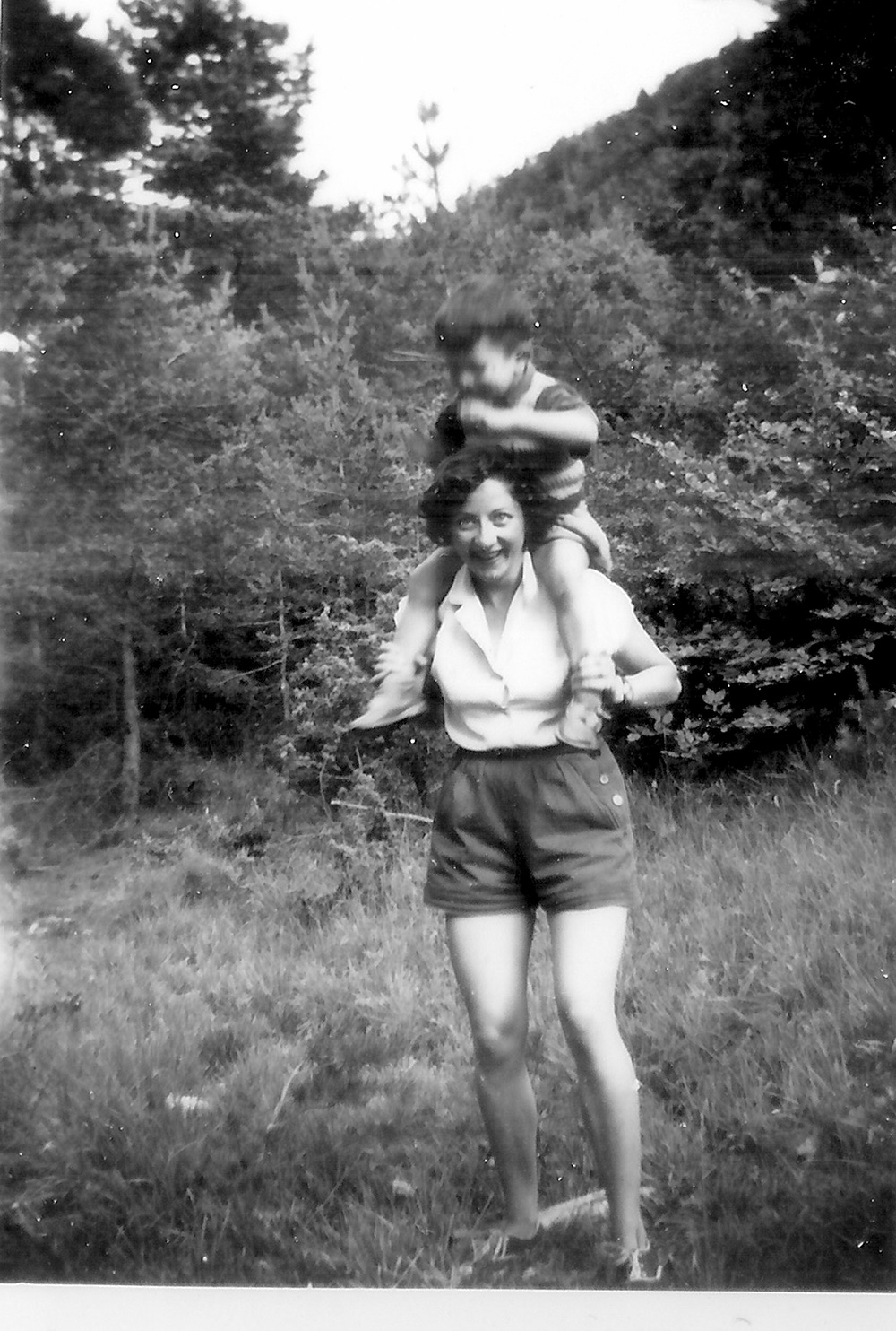 Paulette TERRASSE et son neveu Jean-Luc ROUDIER en 1954