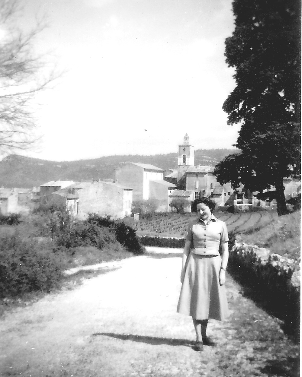 Paulette TERRASSE à Nans les pins (Pâques 1955)