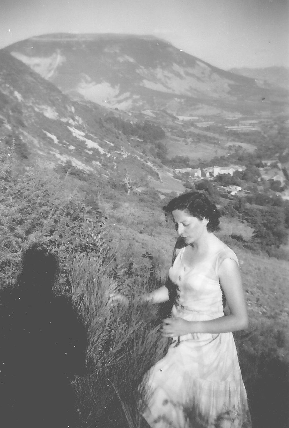Paulette TERRASSE à Montrant en août 1957