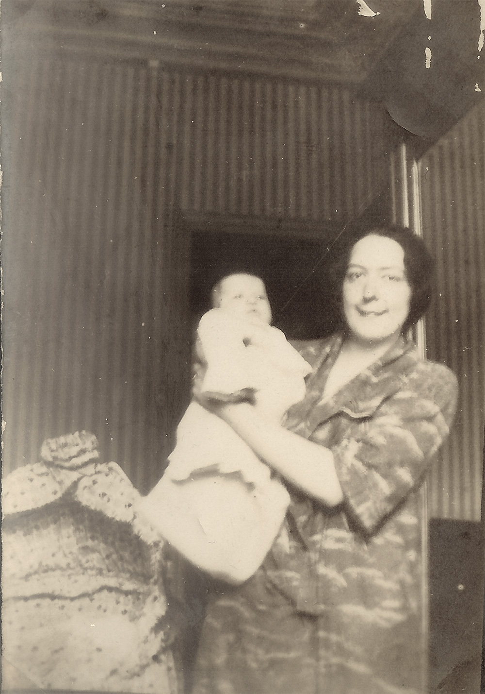 Rolande TERRASSE avec sa fille Jacqueline en mai ou juin 1929