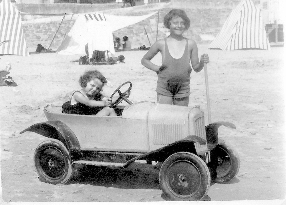 Jacqueline et Paulette TERRASSE en 1933 aux sables d&rsquo;Olonne