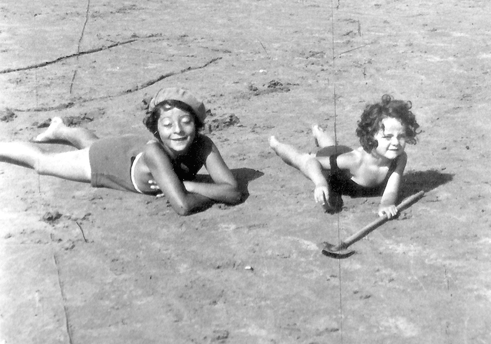 Jacqueline et Paulette TERRASSE en 1933 aux sables d&rsquo;Olonne