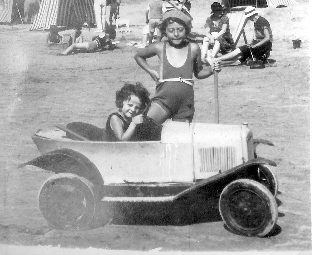 Jacqueline et Paulette TERRASSE en 1933 aux sables d&rsquo;Olonne