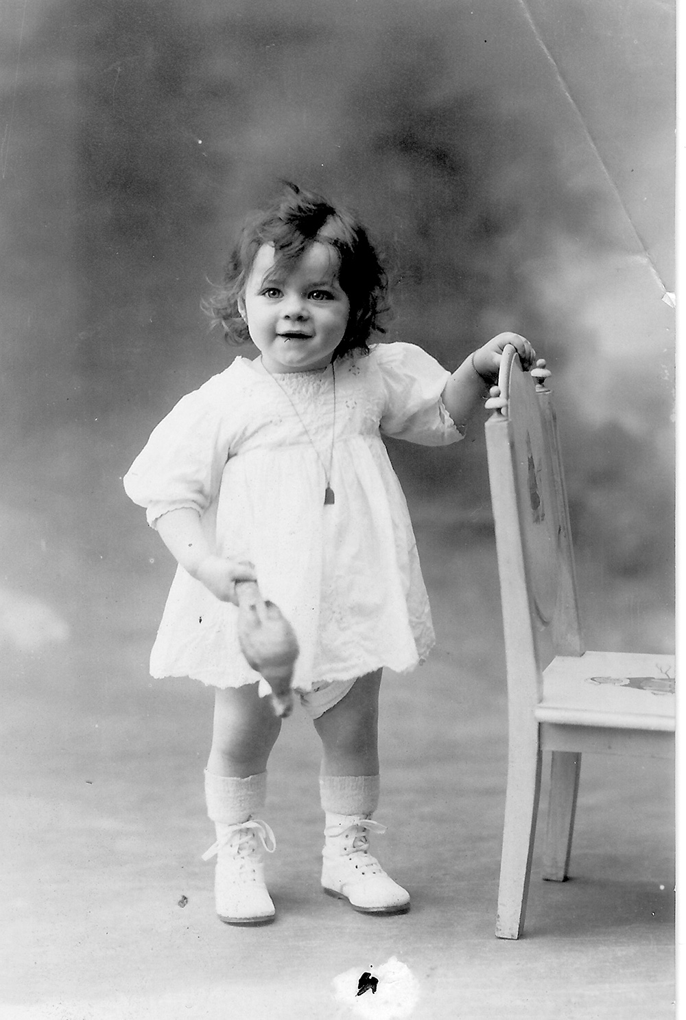Paulette TERRASSE prend la pose en 1932