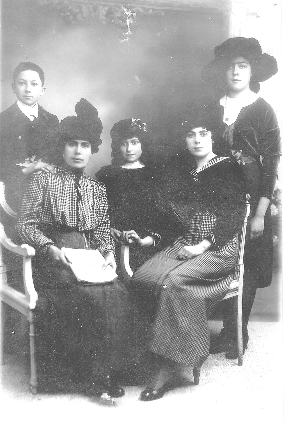 Marie Louise ACEZAT (épouse de Louis CORBY) et ses 4 enfants