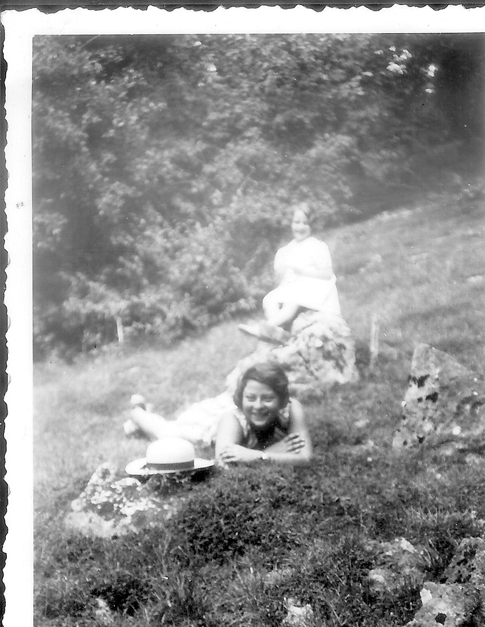 Jacqueline et Paulette TERRASSE en sept 1937 à Valmondois