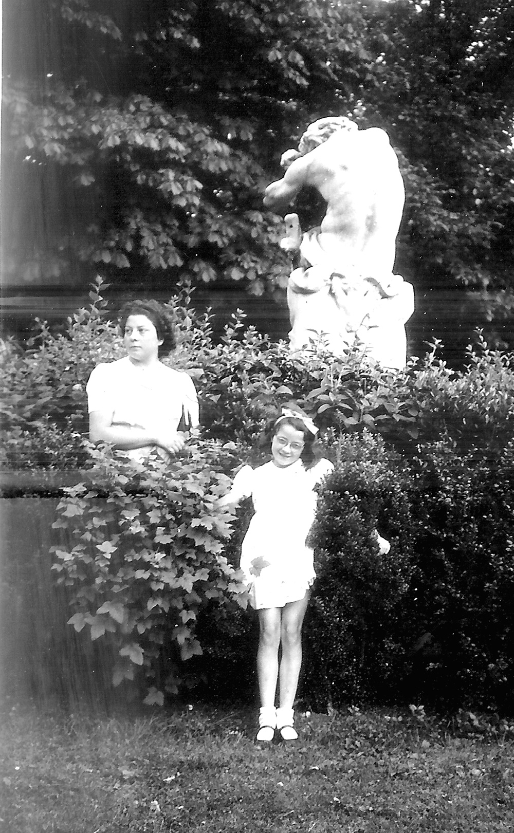 Jacqueline et Paulette TERRASSE au bois de Boulogne