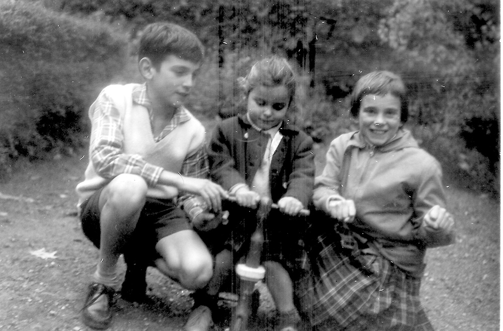 Jean-Marc, Geneviève et Françoise TERRASSE le 1er novembre 1960 à Parmain
