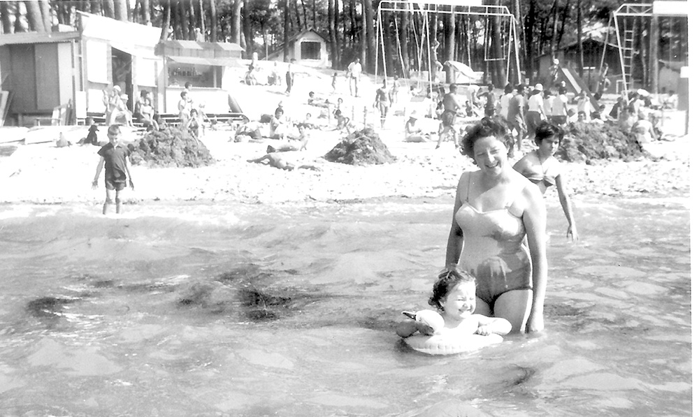 Paulette TERRASSE et sa fille Laurence (2 ans 1/2) à Ronce les bains