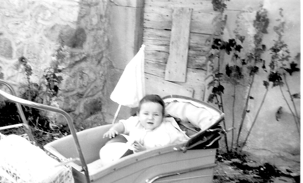 Thierry AUNE en août 1961 (9 mois) à Monbrand