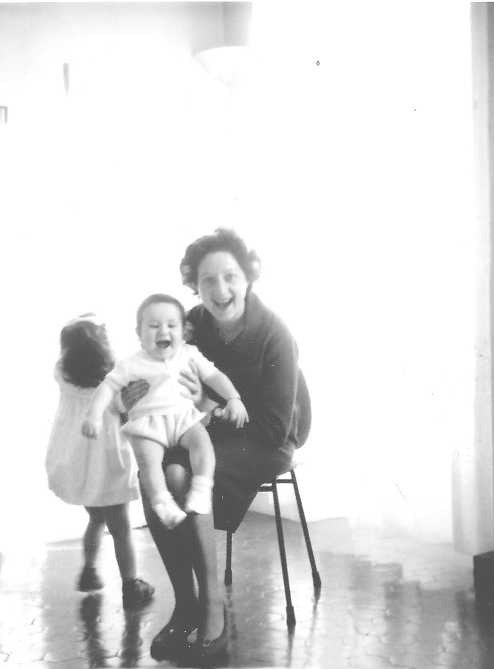 Paulette TERRASSE et ses enfants (Thierry a un an)