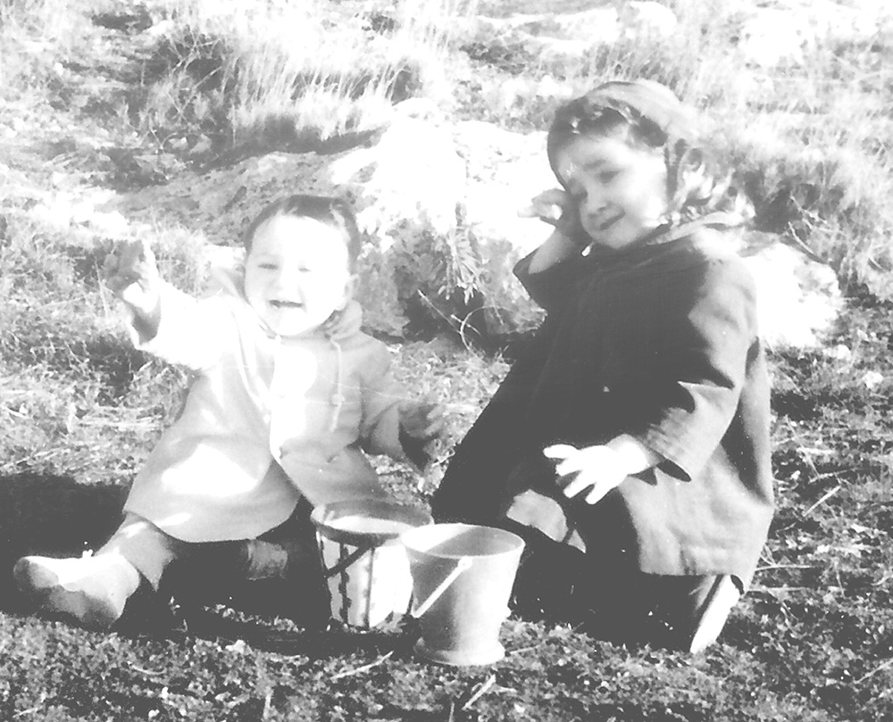 Laurence et Thierry AUNE en janvier 1962 à Allauch