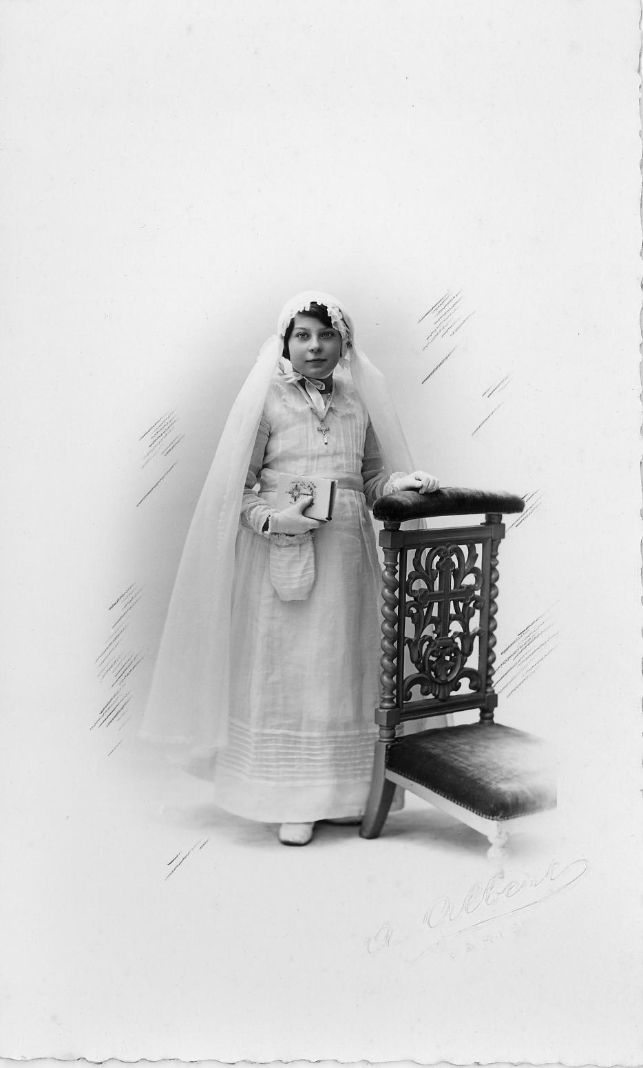 Jacqueline TERRASSE en communiante